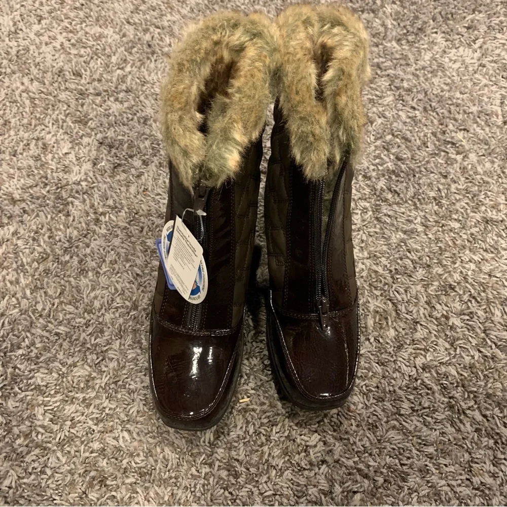 Women’s White Mountain Snow Boots